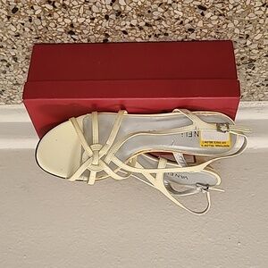 Women's shoes